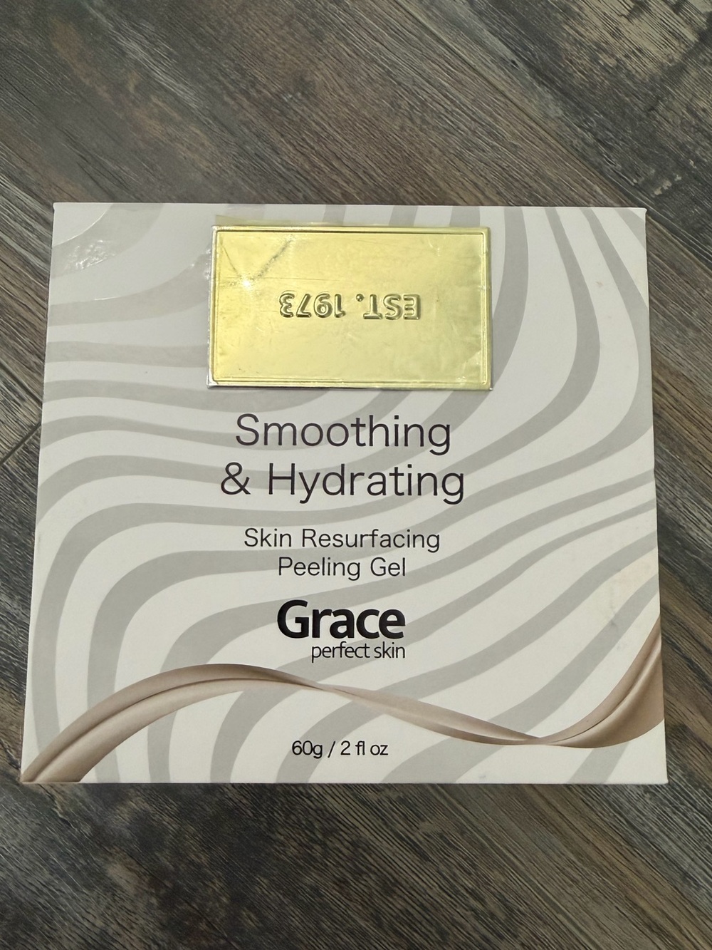 Grace Smoothing & Hydrating Peeling Gel — White and Gold